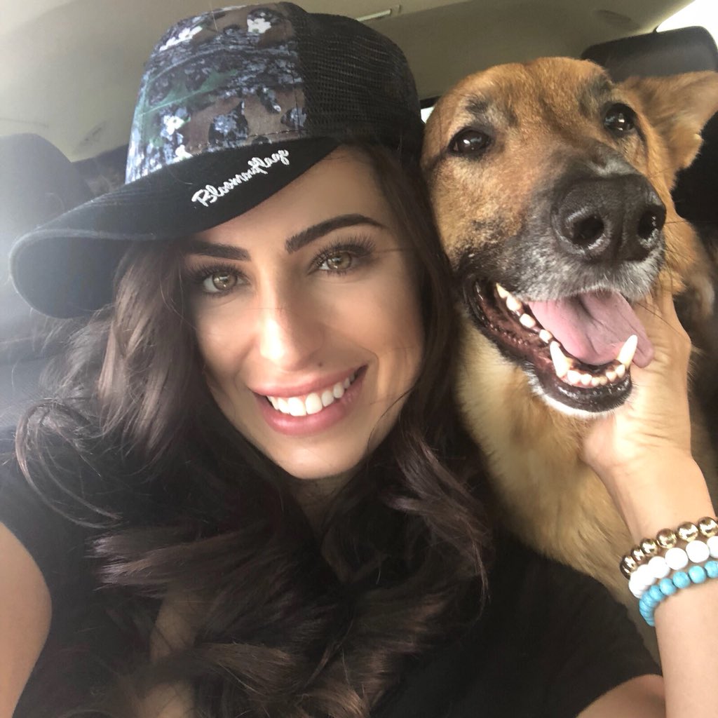 AlyWebsterr's tweet photo. My @bloomouflage 🧢 doe #Family #woofwoof https://t.co/PHQNQLNqgo