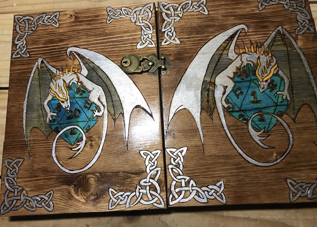 TotalPartyKomic's tweet photo. I got to try out my new pretty DM screen last session and I am in love with it! 

#DungeonsAndDragons #dnd #dm https://t.co/a4087Q9abF