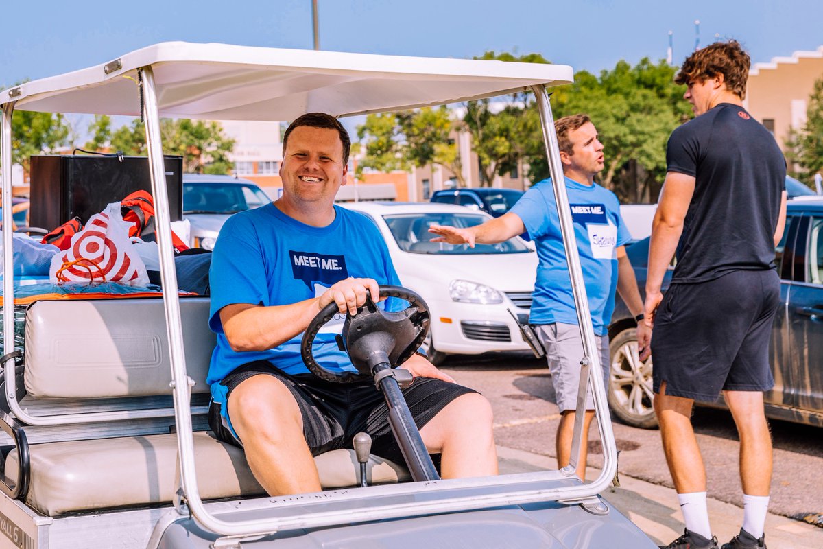 SDState's tweet photo. #NewJacks18, we're halfway through Move-In Day at #SDState. It's a great day to be a Jackrabbit! 🐰 https://t.co/ENuSITIyy7