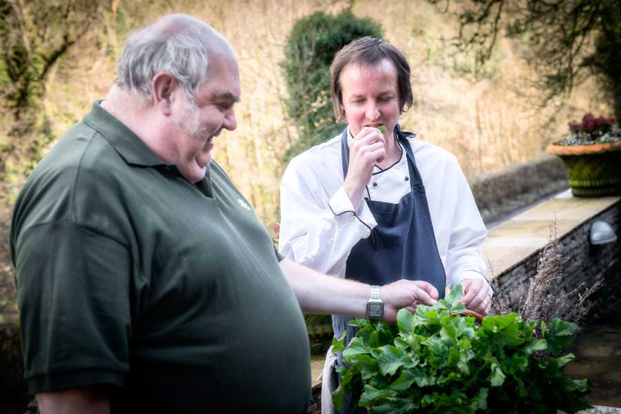 TasteofMon's tweet photo. Tomorrow will soon be here and so will our fabulous programme of Talks and Tastings with Gwent Beekeepers at 11:30 Robb Merchant from Whitecastle Vineyard at 12:30 Master Forager Henry Ashby at 1:30 and Val Elvis from Celtic Spirit at 2:30 something for everyone #DeanWye https://t.co/IkVvHMG7Ww