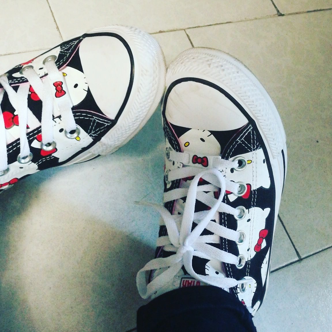 MasterTsukai's tweet photo. #PresumanSusConverseChallenge #HelloKittyXConverse @converse_mexico https://t.co/VACflloIfv