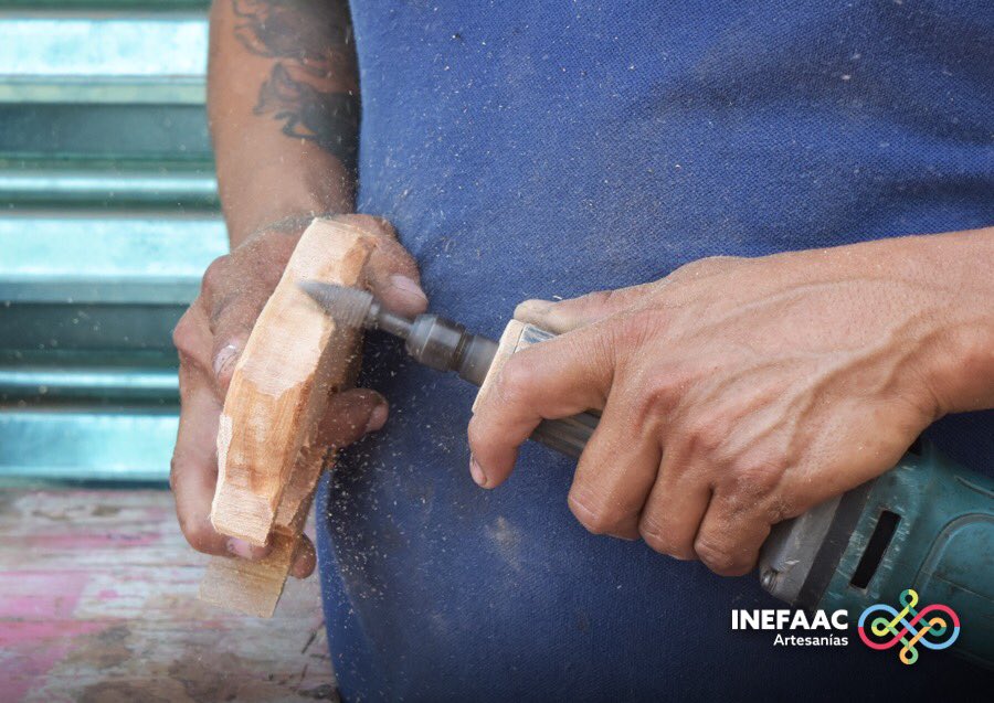 En coordinación con la CDI en Campeche, continuamos impulsando el desarrollo de espacios artesanales  apoyando al grupo Pool Che, artesanos de madera en el municipio de Calkiní, con equipamiento de carpintería y herramientas de trabajo buscando estimular la producción y el diseño