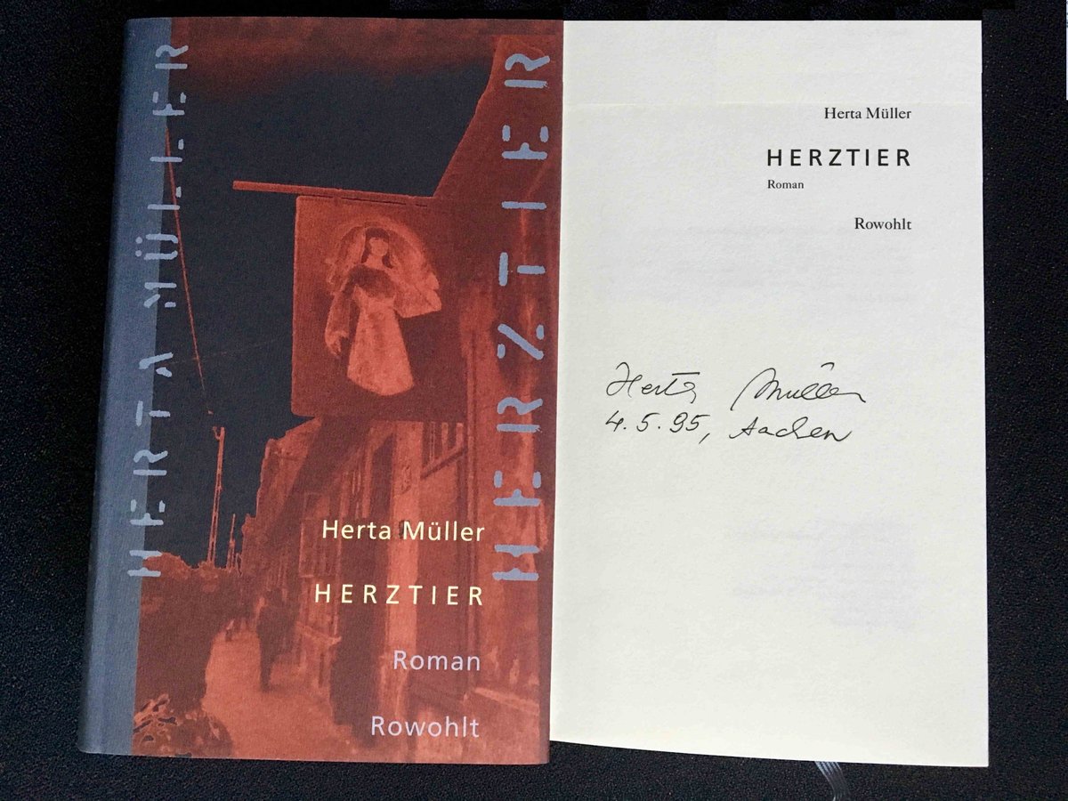 Mit den Wörtern im Mund zertreten wir so viel wie mit den Füßen im Gras. Aber auch mit dem Schweigen. … Wenn das jemand hört, sagte Edgar, hält man dich für verrückt.

Herta Müller (* 17. August 1953): Herztier