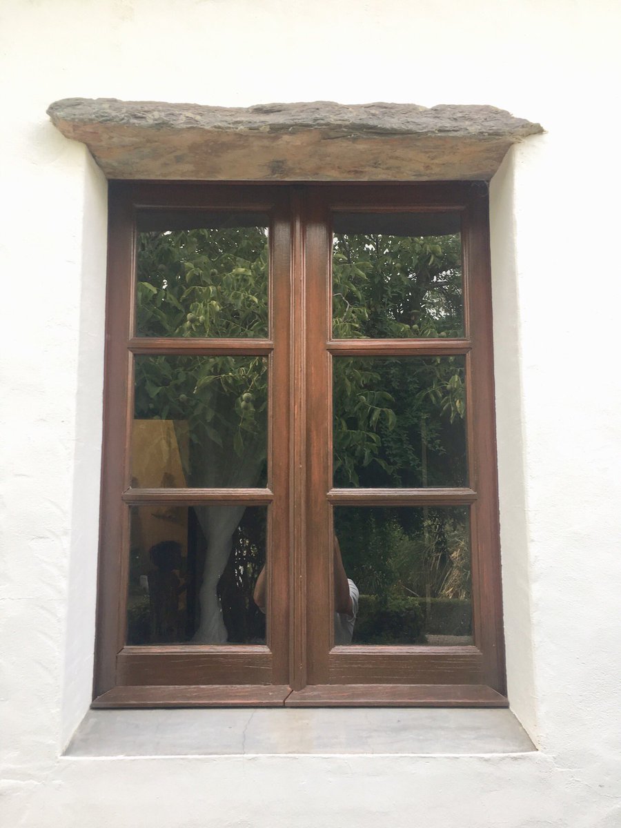 johnwoodarch's tweet photo. Lintels of southern Portugal #traditionalbuildingpractice #lintelsglalore #buildingwithstone https://t.co/d9U6f0rRge