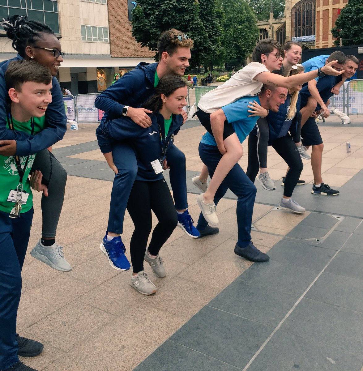 WendyJCSF's tweet photo. Crazy team amusing themselves waiting for the van #endofdayfun ๐๐๐#covsportsweek @COVSF @CovSport @EnV_Coventry @SportsDevCSF https://t.co/igghQInipE