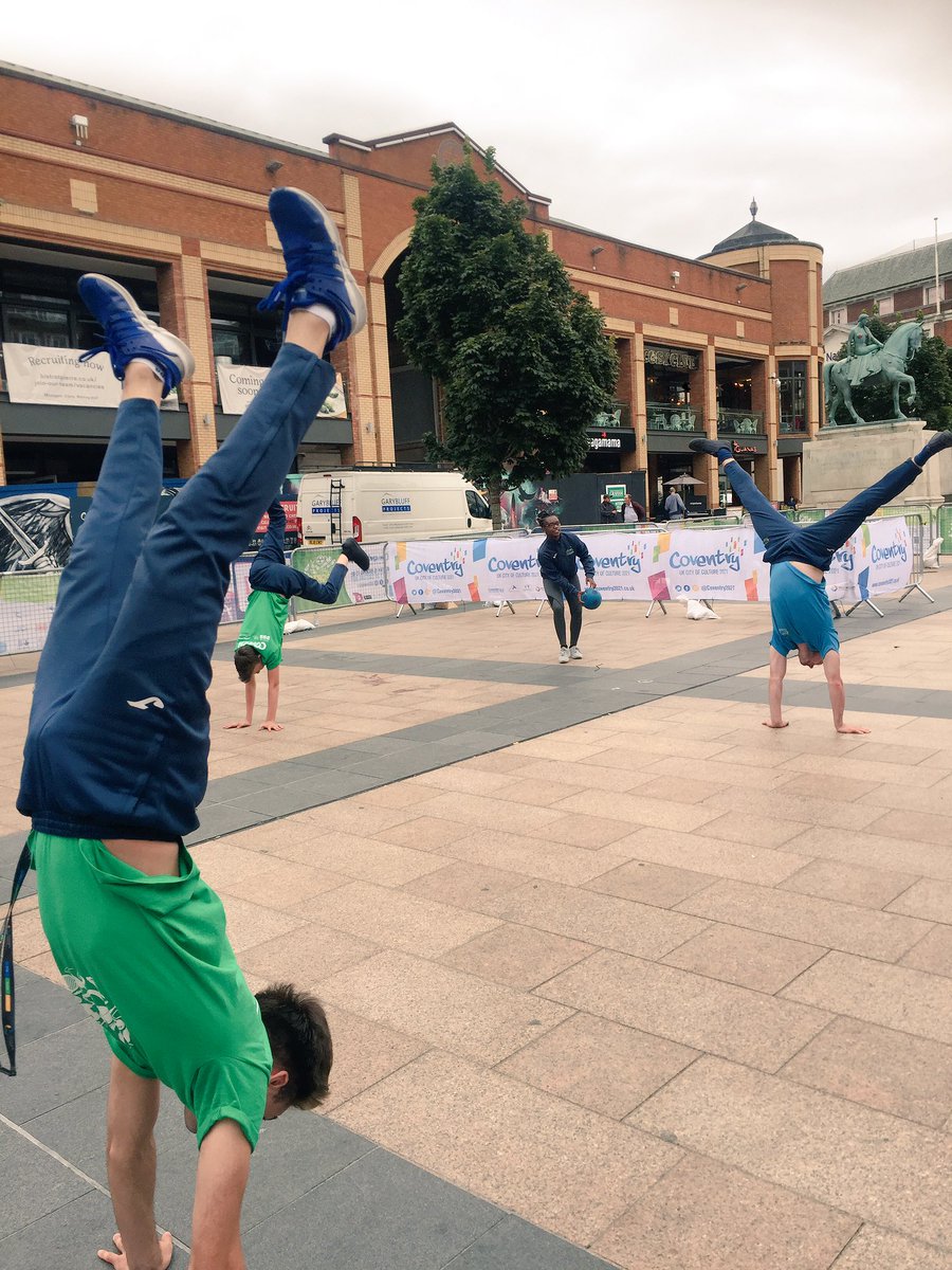 WendyJCSF's tweet photo. Crazy team amusing themselves waiting for the van #endofdayfun ๐๐๐#covsportsweek @COVSF @CovSport @EnV_Coventry @SportsDevCSF https://t.co/igghQInipE