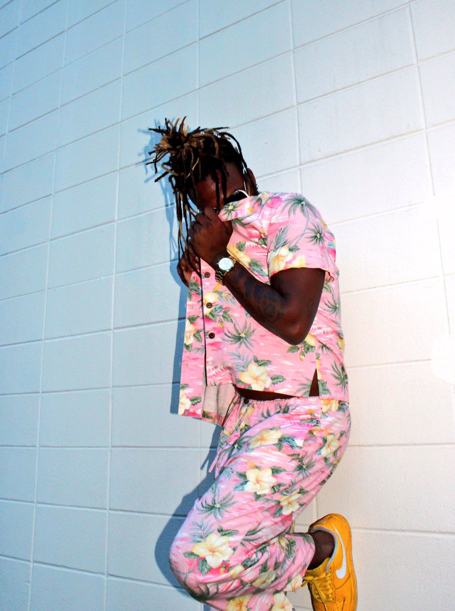 OGTHREADZ's tweet photo. GOIN’ BANANAS  🍌
ARTIST:  @HippyCocaine 
SHOT + STYLED BY #OGTHREADZ https://t.co/3L2yteqUvO