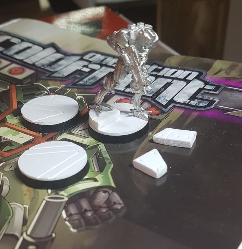 [Infinity] Como hacer tus propias peanas para Aleph miniaturasywargames.com/blog/infinity-…