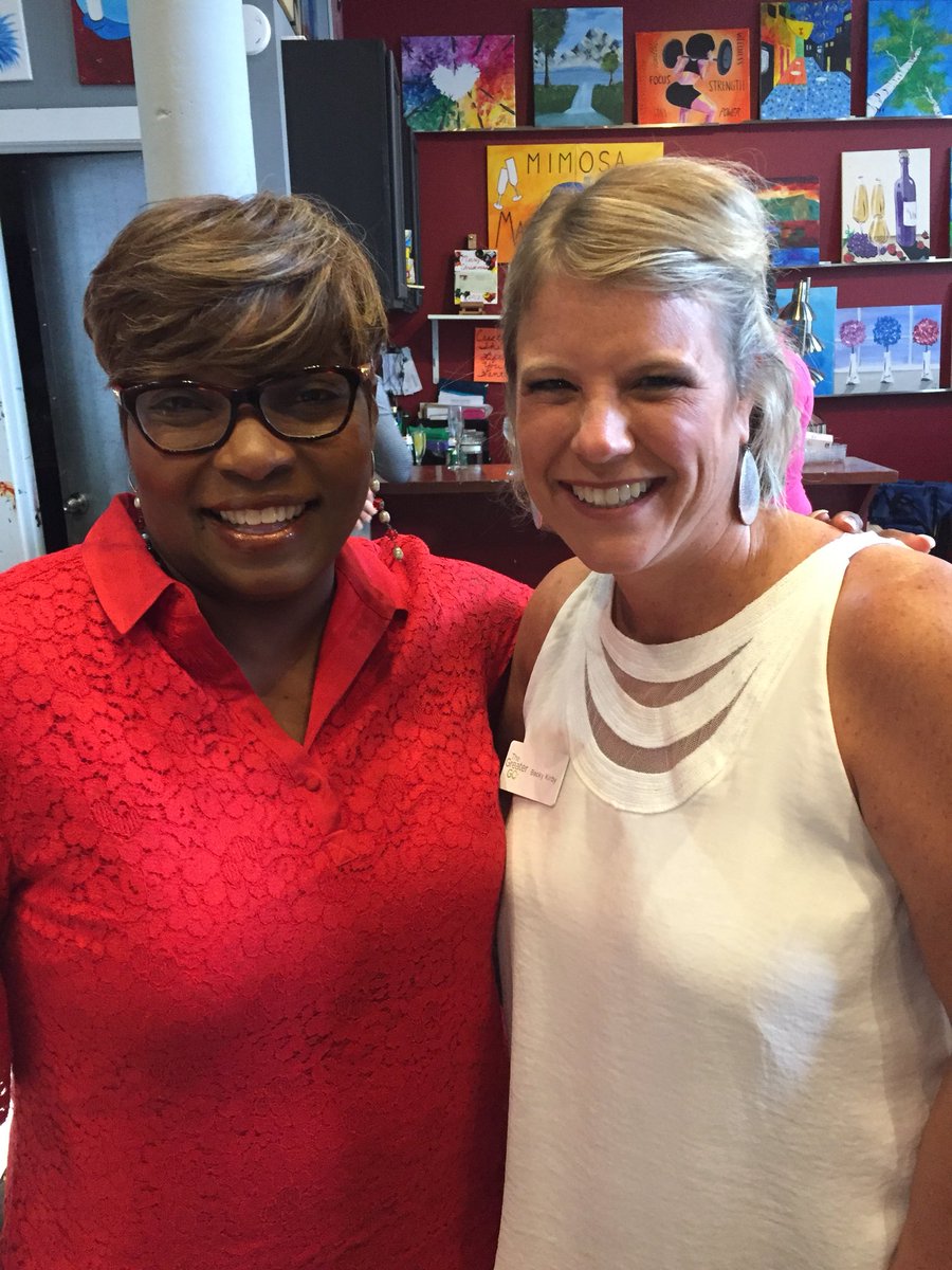 TheGreaterGo's tweet image. Great morning networking meeting @mimosasandmasterpieces with #nawboindy. Got to see my corporate client Tammy, owner #engagingsolutions #TheGreaterGo