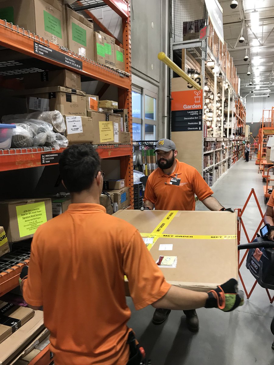 navek357's tweet photo. Aaron and Mitch caught red handed. Wow two safety principles followed. Great job team. #MidSouthsafetyselfie @JaySFuller1 @HomeDepot0152 https://t.co/cn9DCtWCuM