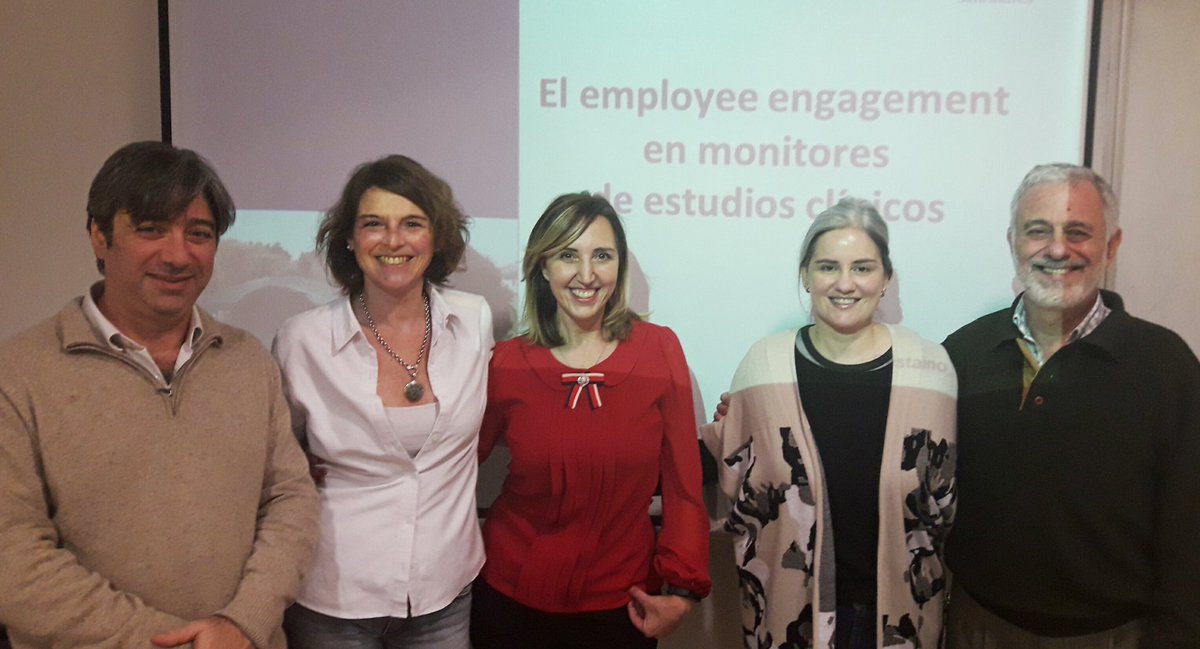 claurestaino's tweet photo. Gracias eternas e infinitas por estar siempre presentes, por la paciencia y dedicación.
Hubiera sido imposible esta foto sin su ayuda inmensa. 
Elegí a los mejores, son mis ídolos.

(Y soy Magister!!!)

@mhhhhudesa 
#udesa  #mrrhudesa  @MRRHHUDESA  @UdeSAComRRHH https://t.co/TTDAxuj8tz