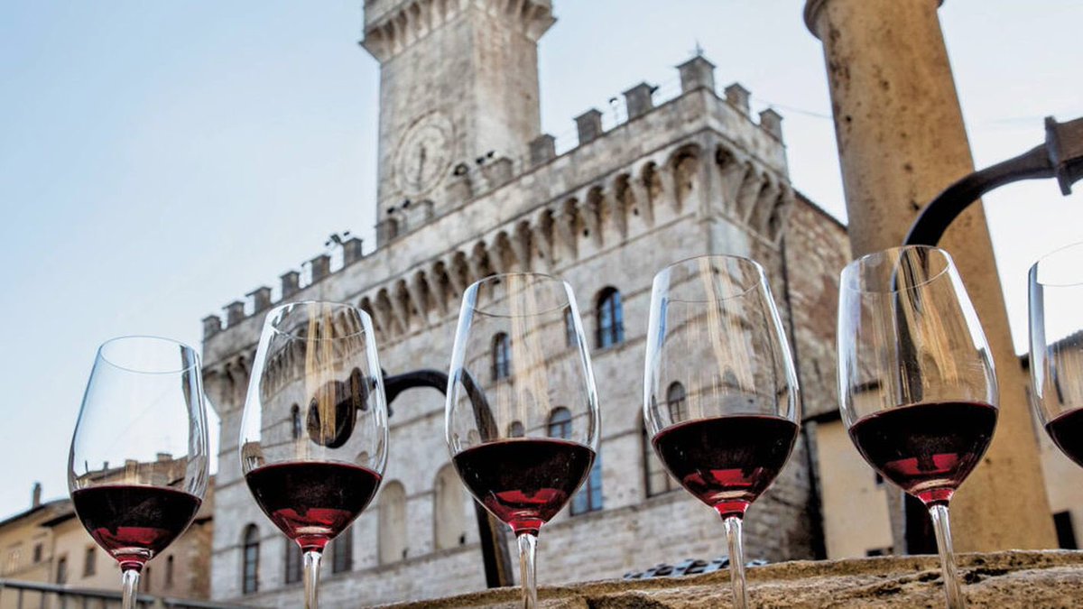 WineNewsIt's tweet photo. Aspettando la #rievocazionestorica del @braviobotti, @c_montepulciano affascina #enoappassionati e #gourmet: da stasera, con le #cantineinpiazza nella rinascimentale #PiazzaGrande con i produttori del @consorzionobile e i prodotti proposti dal #MagistratodelleContrade https://t.co/5Js7g9Bm2q