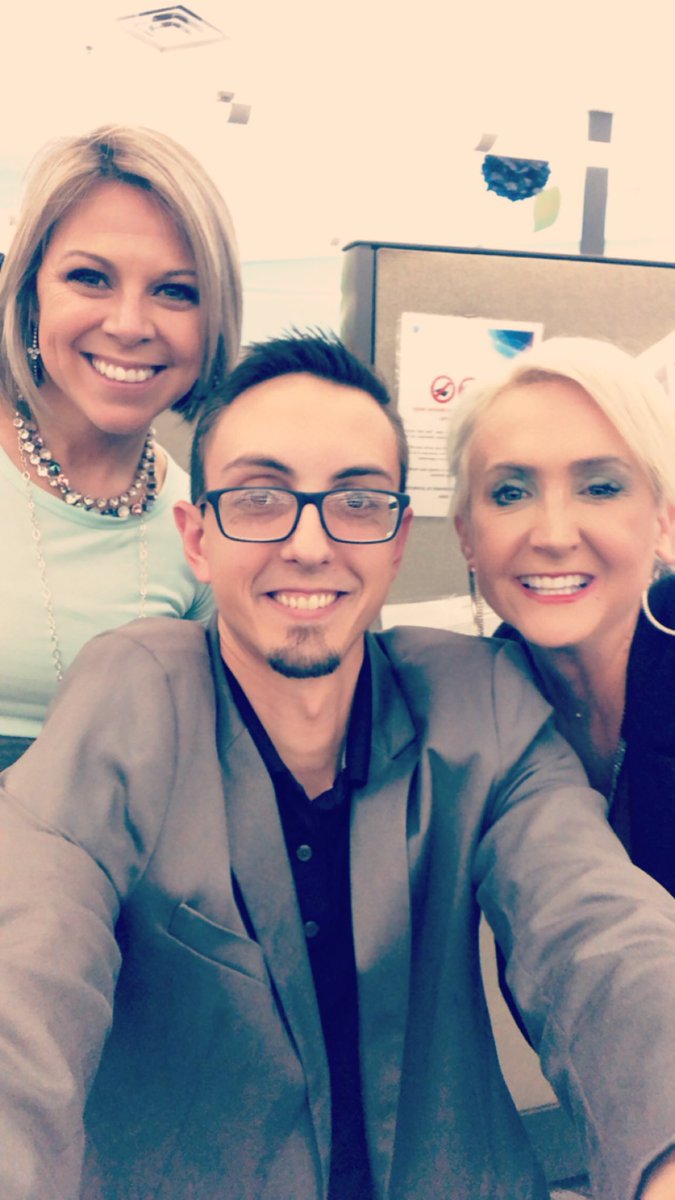 reedy_crystal's tweet photo. #ItsBristolBaby ๐ #FancyFriday #FunAtAtt ๐ #TuggleNation ๐ฅ๐ฅ Tracy and I HAD to take the opportunity to snap a pic with the #infamous Mark Harman! Thanks for coming to #Lebanon to teach us #DDDM! I always thought Mark was tall ๐คท๐ผโโ๏ธ Where you at @lanej7493 ๐ญ https://t.co/qTLrAeTPQK