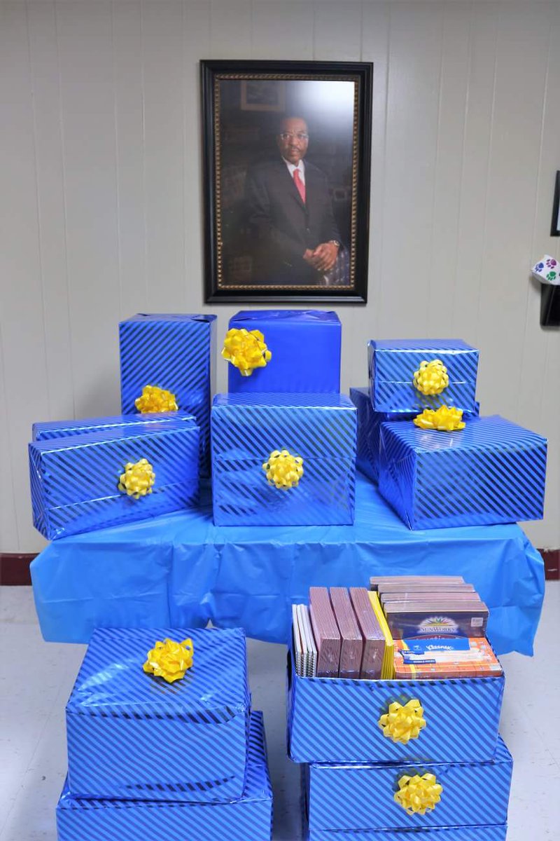 APhiSigmaSGRHOS's tweet photo. We surprised faculty at Dr. Harmon W. Kelly Elementary School. In addition to our donations, we garnered donations from Walmart & Staples. Special thanks to Staples & Walmart #SigmaGammaRho #SGRHO #SGRHOSW #SWSGRHO #SGRhoOBBB #SGRHOREGIONSW #APSNothingButTheBest #Walmart #Staples https://t.co/qML5WqXFn2