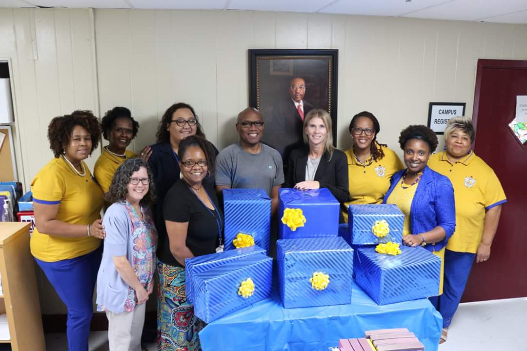 APhiSigmaSGRHOS's tweet photo. We surprised faculty at Dr. Harmon W. Kelly Elementary School. In addition to our donations, we garnered donations from Walmart & Staples. Special thanks to Staples & Walmart #SigmaGammaRho #SGRHO #SGRHOSW #SWSGRHO #SGRhoOBBB #SGRHOREGIONSW #APSNothingButTheBest #Walmart #Staples https://t.co/qML5WqXFn2