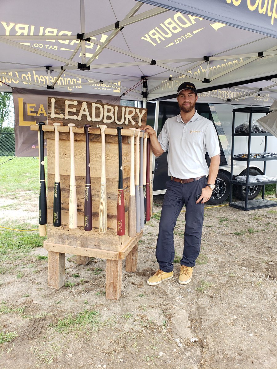 SJAElgin's tweet photo. Got a chance to have a #inspired chat with the talented Mitchell Godkin owner of #Leadburybatco Local guy with a great sense of drive and love of the game @TD_Canada 21U Mens National Championships at #emsliefield #baseball #Entrepreneur #passionate #drive #supportlocalbusiness https://t.co/QYOUoKtwRU