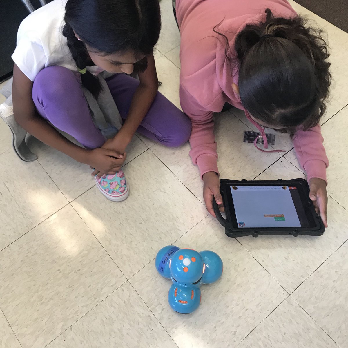Summy_OT's tweet image. Learning the basics of coding, oh, and having FUN!! #FSDLearns #dashbot #fsdrobotnation #OTOrcas