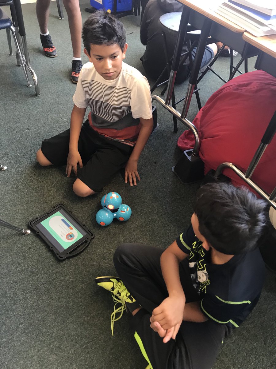 Summy_OT's tweet image. Learning the basics of coding, oh, and having FUN!! #FSDLearns #dashbot #fsdrobotnation #OTOrcas