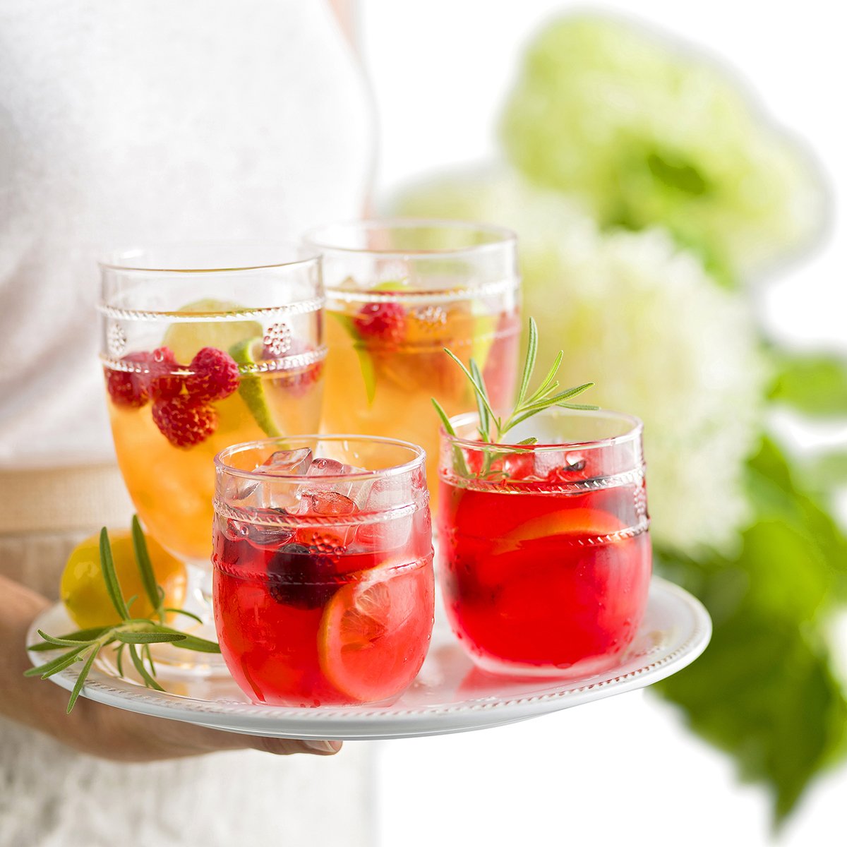 Refreshing cocktails in our acrylic drinkware are the finishing touch to any get-together. Savor those last sips of summer in a design that is not only fresh, but durable as well!
#Juliska #SummerSips #AlFresco #entertaining #summercocktails #cocktails