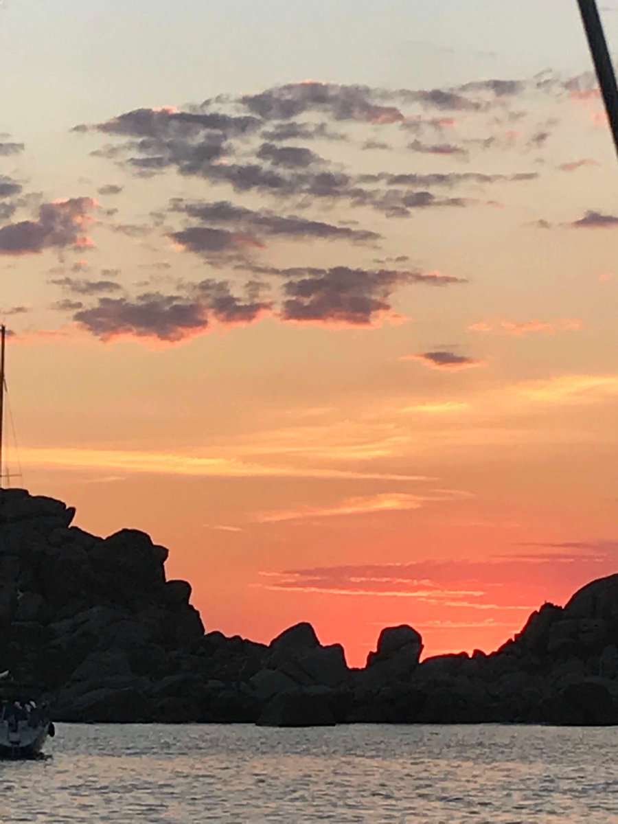Marek_prod's tweet photo. Ciel flamboyant #lavezzi ❤️Corse @Marek_prod https://t.co/py3AUeAup8
