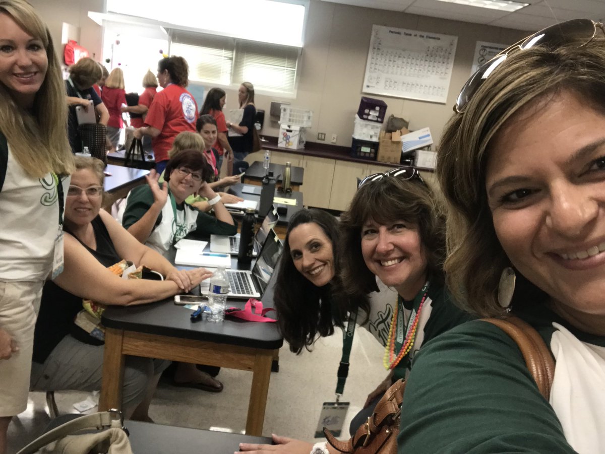 AngelaNHuffman's tweet photo. #AVG8rNation learning lots at the NatGeo training! #cvConference @avocadogators @CajonValleyUSD https://t.co/URDQckSYiI