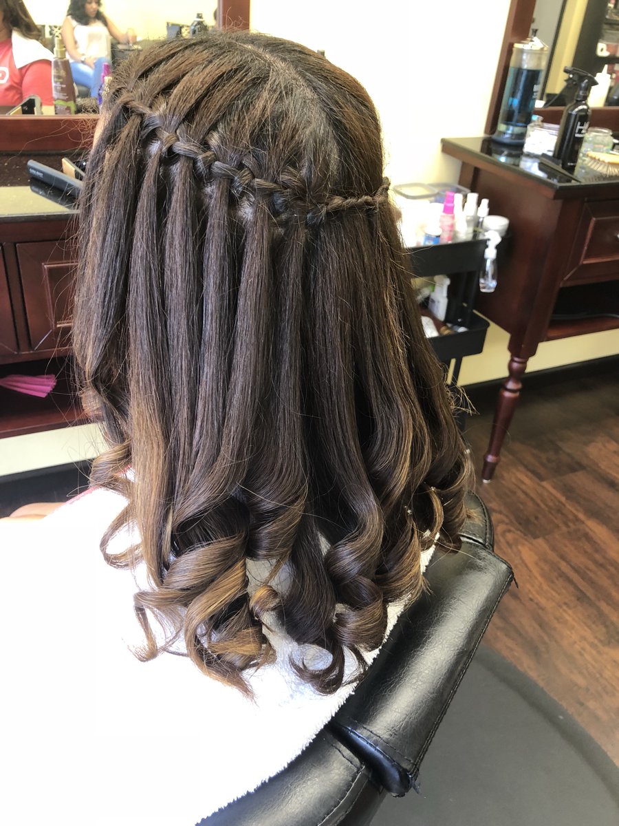 LunaSolBeauty's tweet photo. Gorgeous waterfall braid #Braids #WaterFall #HairStylist #ModernSalon #BestOfHair #HairDresserMagic #HairDo #Curls #PerfectCurl https://t.co/dsBVwgUQE2
