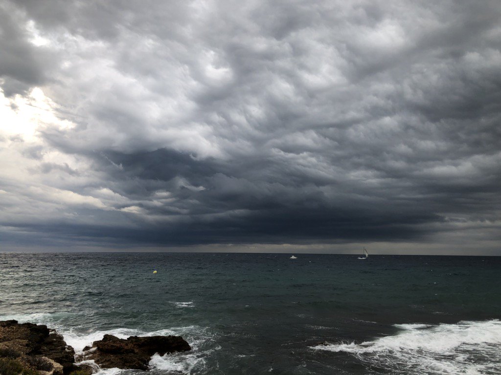 QueMePasaDoctor's tweet photo. Terres del Ebre abans de la tormenta  #terresdelebre #324eltemps https://t.co/0mW7xhSM1p
