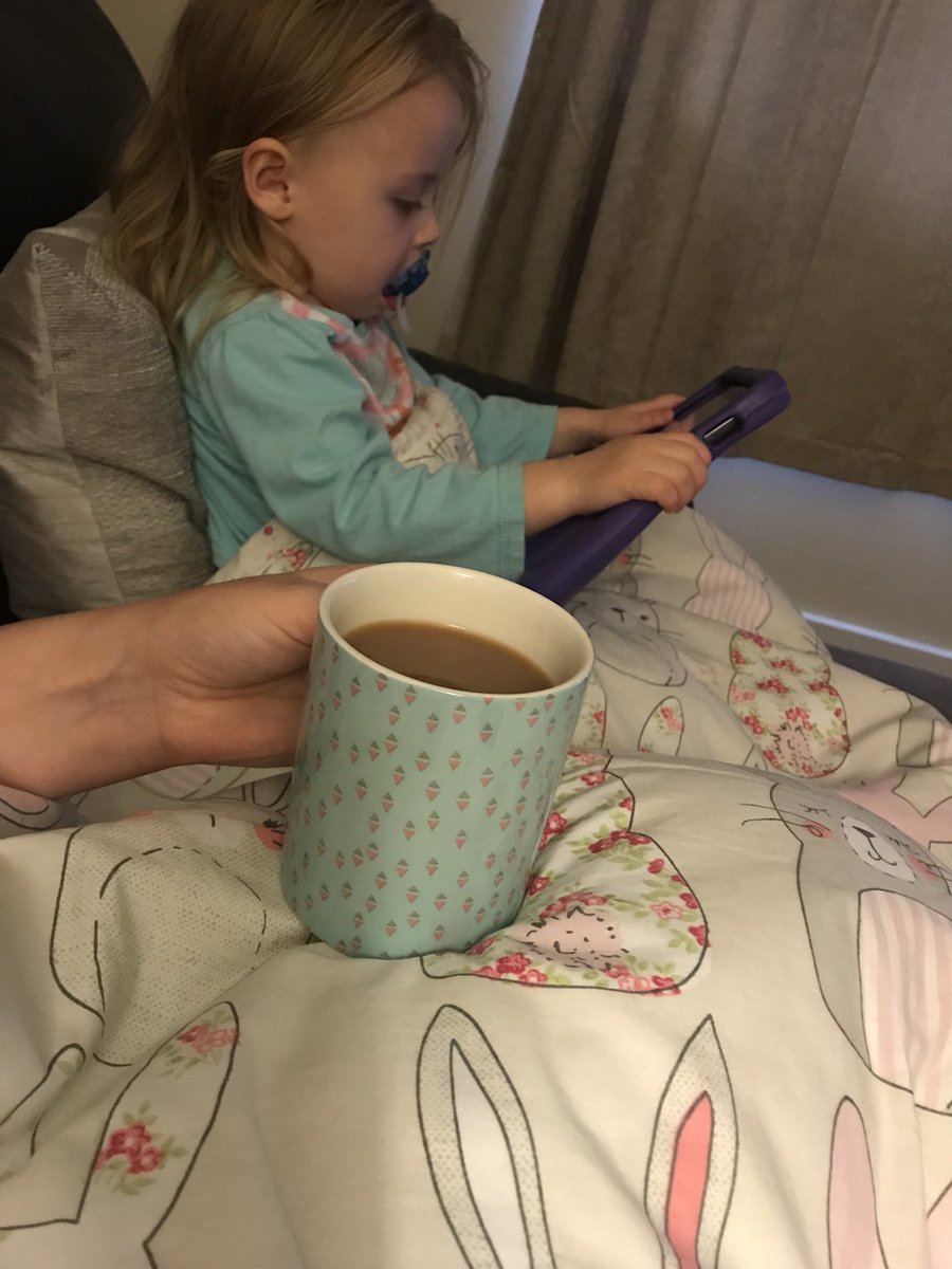 CharleeSutor's tweet photo. Friday night chills https://t.co/z21mjG23sd