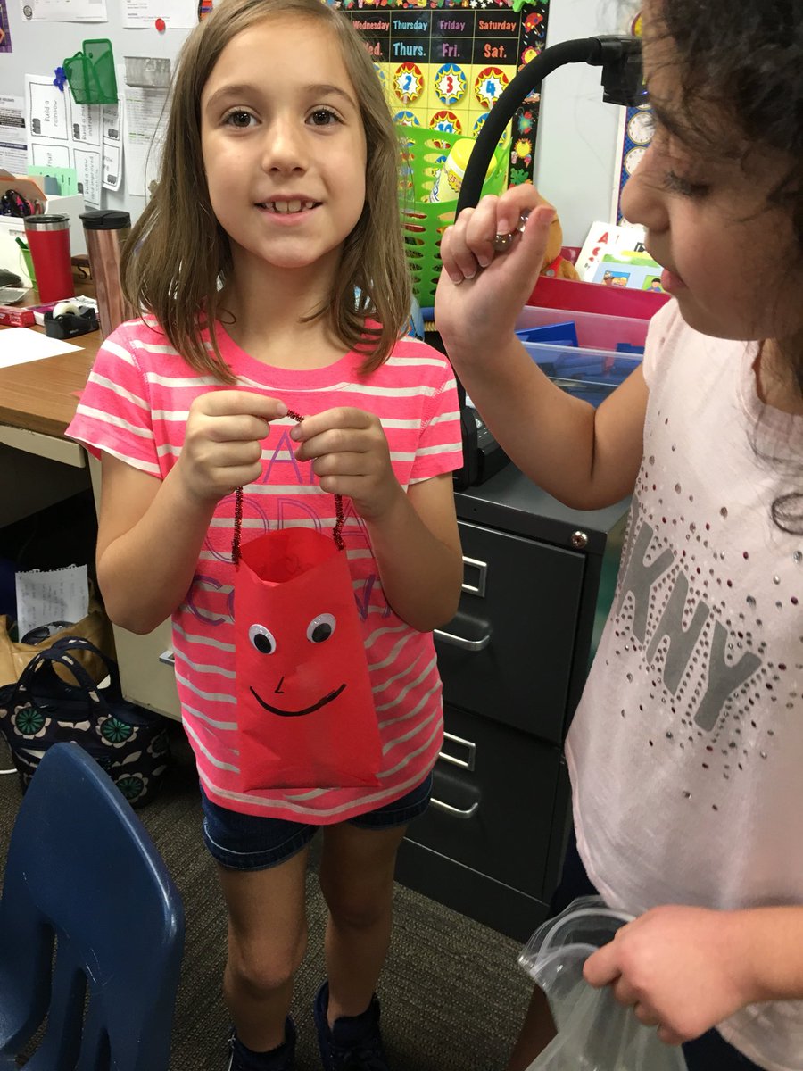 sftkatkinson1's tweet photo. Budgeting, designing, testing and improving buckets. STEM project fun on Friday! #howmanymarbles #bucketfillers @SFT512 @theSMSD https://t.co/rRRWuoUsCJ