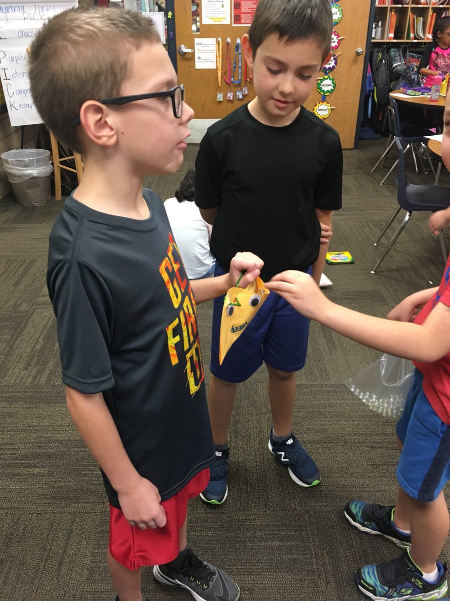 sftkatkinson1's tweet photo. Budgeting, designing, testing and improving buckets. STEM project fun on Friday! #howmanymarbles #bucketfillers @SFT512 @theSMSD https://t.co/rRRWuoUsCJ