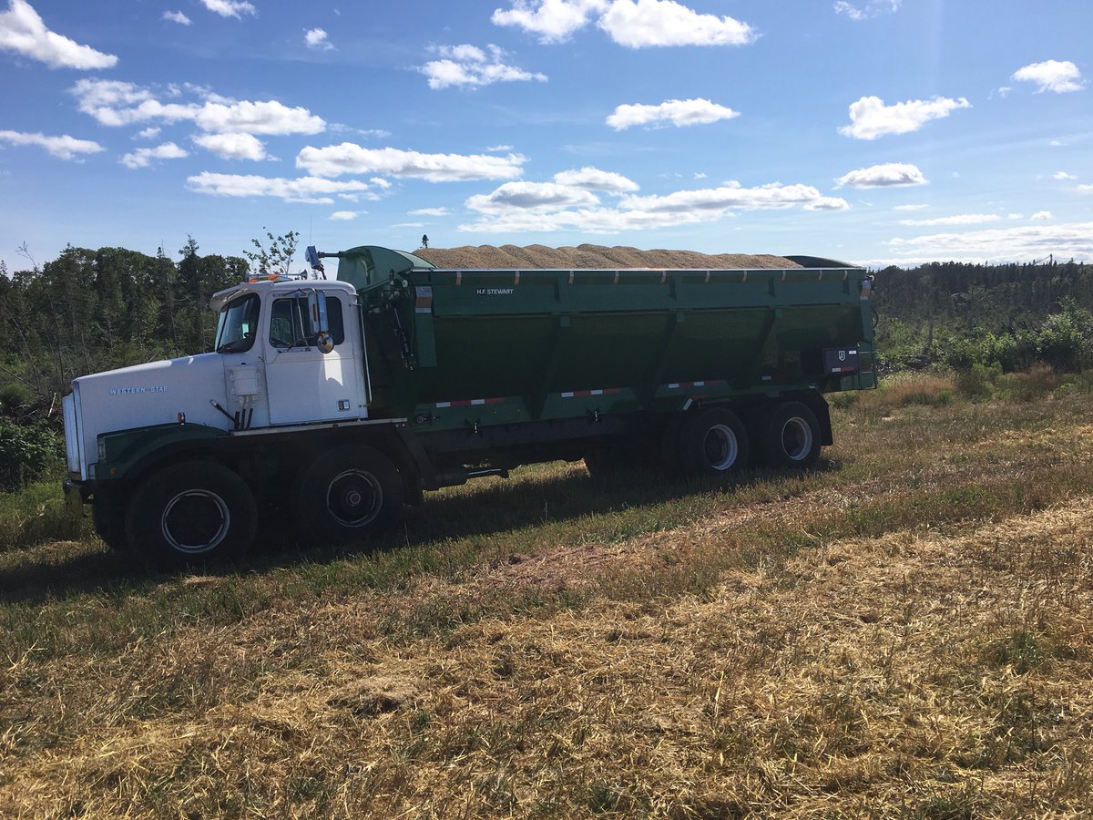 Maiden voyage for this 24’ Stewart Box. Barley #harvest18 <a href="/HFStewart1/">H. F. Stewart</a> <a href="/stevestew84/">Stephen Stewart</a>