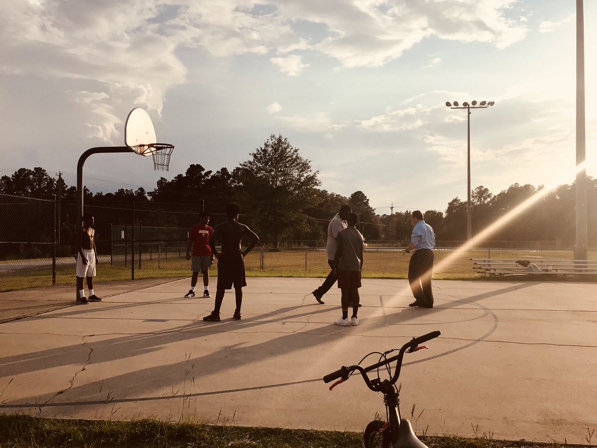 ArchieParnellJr's tweet photo. Had a great time in Newberry last night. Ate some fish, shot some baskets and talked with folks about the future. Only 80 days left!!! #Flipthe5th #Archie4Congress https://t.co/PxyiVzreTA