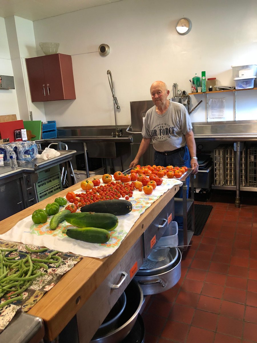 ComRoots485's tweet photo. It’s wonderful to go outside and pick fresh vegetables for that day’s lunch!
Thursday’s, 12:00 - 1:30pm https://t.co/CKYYCkkIYo