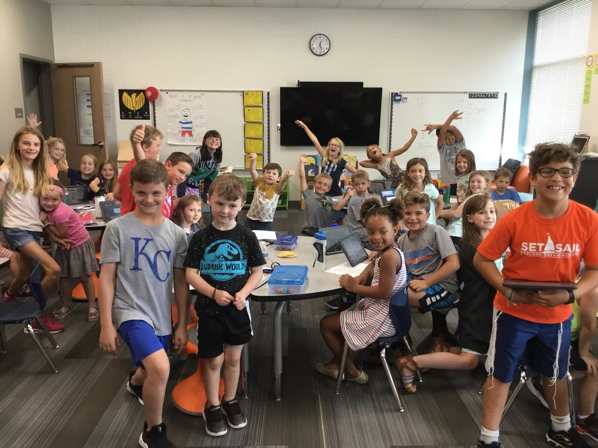 mrswaters4th's tweet photo. Kindergarten buddies FUN!  We helped our buddies get their I Pads set up and taught them how to use Seesaw! https://t.co/wjDzCuYNwf