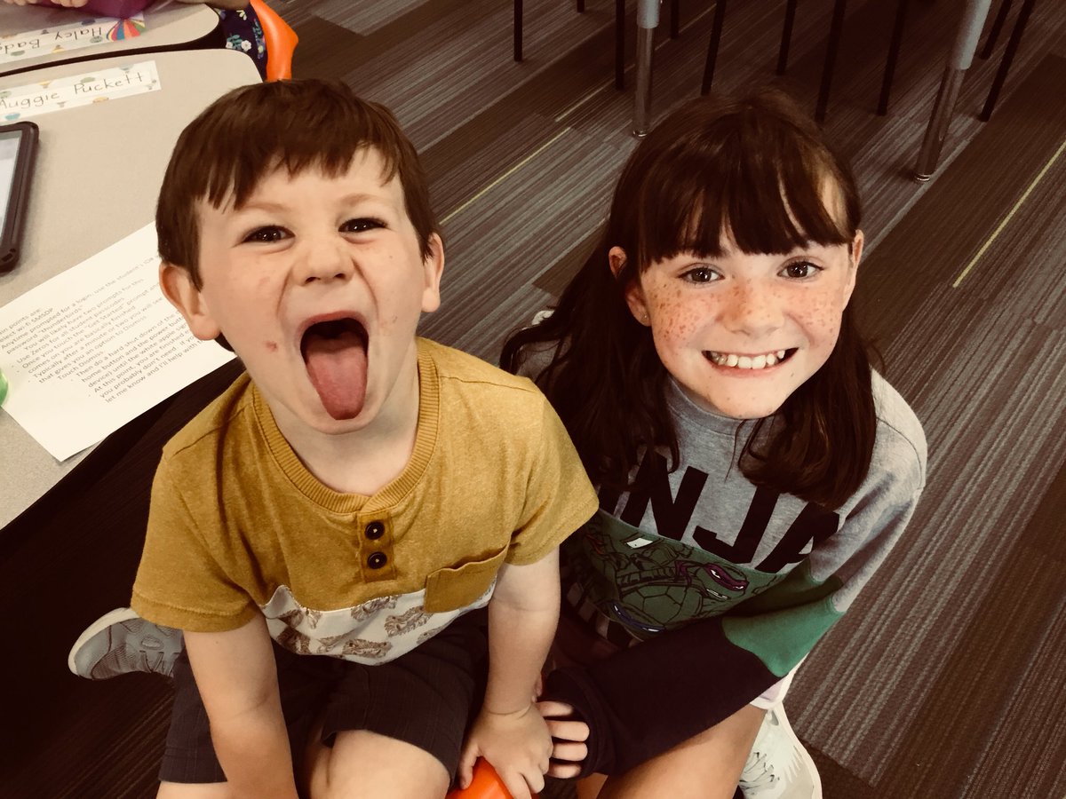 mrswaters4th's tweet photo. Kindergarten buddies FUN!  We helped our buddies get their I Pads set up and taught them how to use Seesaw! https://t.co/wjDzCuYNwf