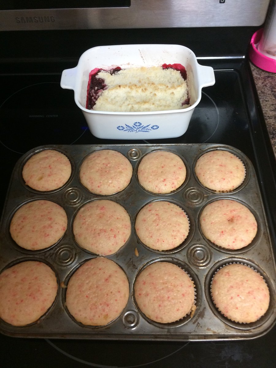 MeowMixItUp6's tweet photo. My baking of the day (yes I'm obsessed): raspberry crisp and cherry chip cupcakes which will look even better with pink icing on them :) #yummy #baking #foodie #raspberry #cherrychip #icing #PINK! https://t.co/wS0rn5b83G