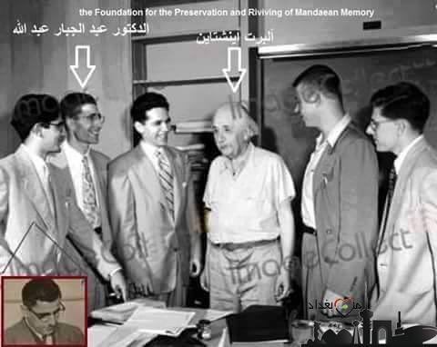 صورة نادرة تجمع أينشتاين مع عالم الفيزياء العراقي عبد الجبار عبدالله أول رئيس لجامعة بغداد ، وهو أحد أربع تلاميذ آينشتاين في العالم !! 
عندما كان العراق عراقآ ناهضآ😢💔