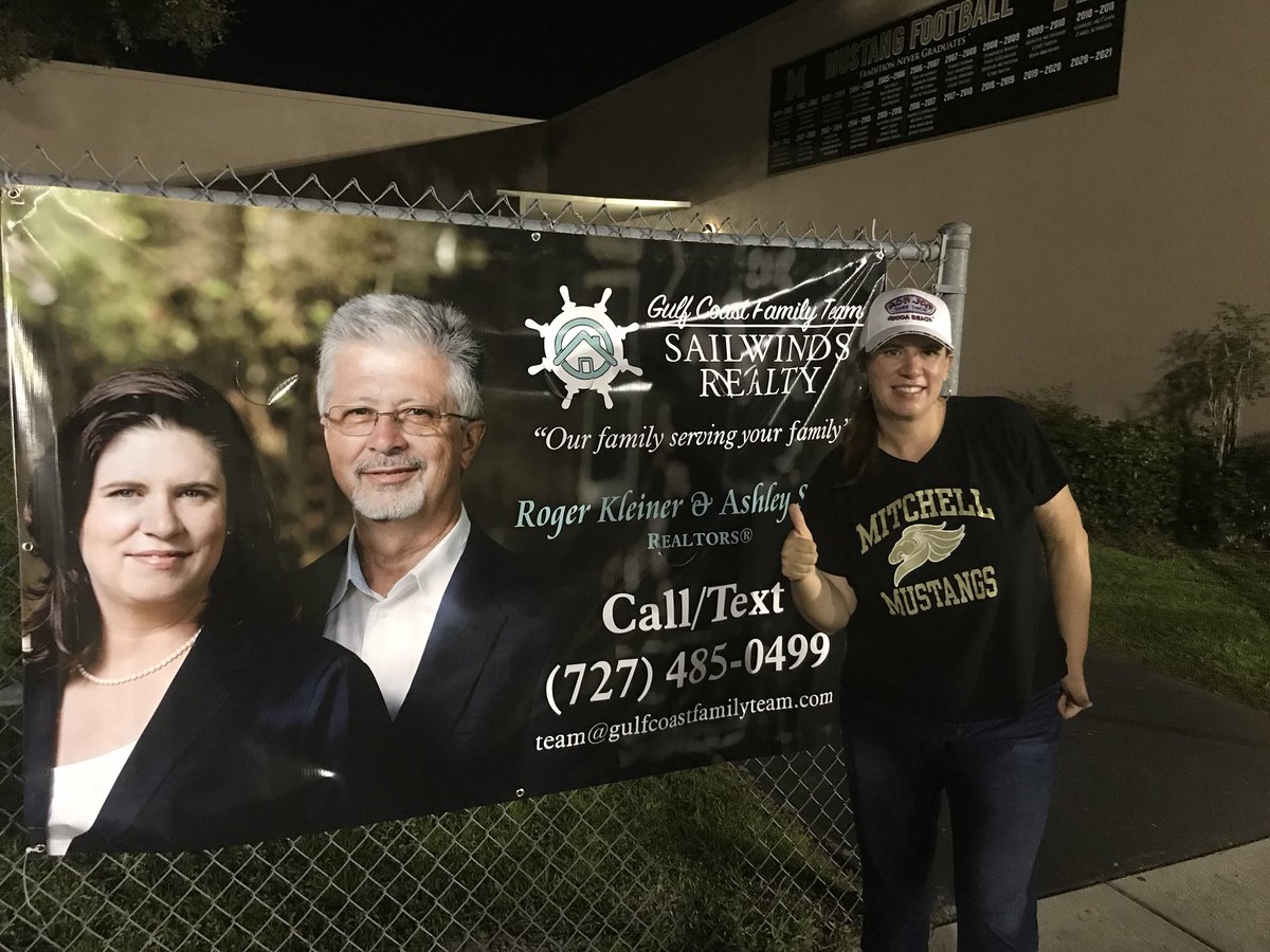GulfCoast_Team's tweet photo. Supporting Mitchell High School AND embarrassing my kids at the same time! #priceless #Realtor #RealEstate #GulfCoastFamilyTeam #MitchellMustangs #JWMitchell #Trinity https://t.co/cpfKgwrsdk