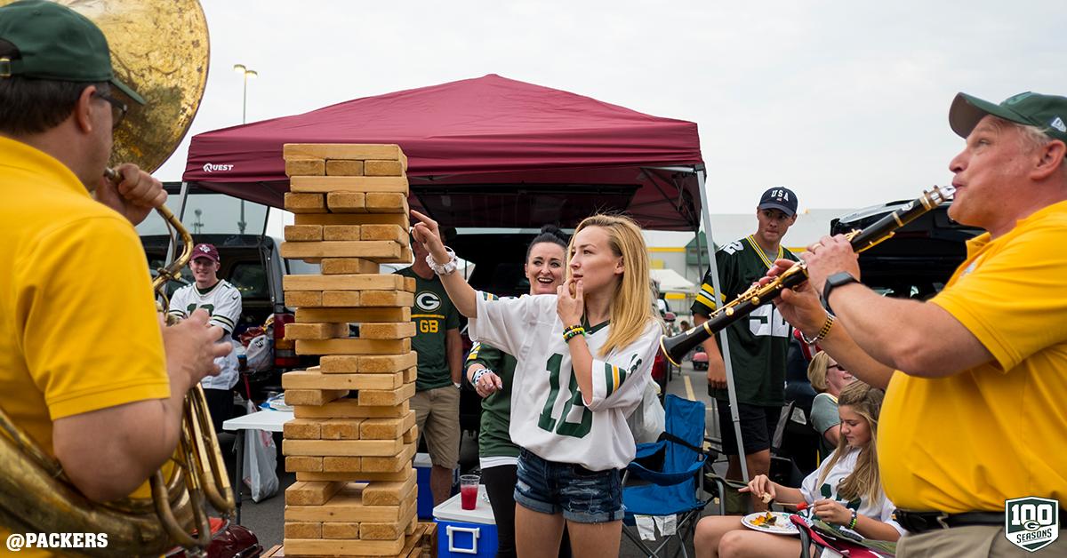 It's ALWAYS a good time at @LambeauField!   See for yourself 📸: pckrs.com/u2kbb  #PITvsGB #GoPackGo https://t.co/UEdRYJkDre