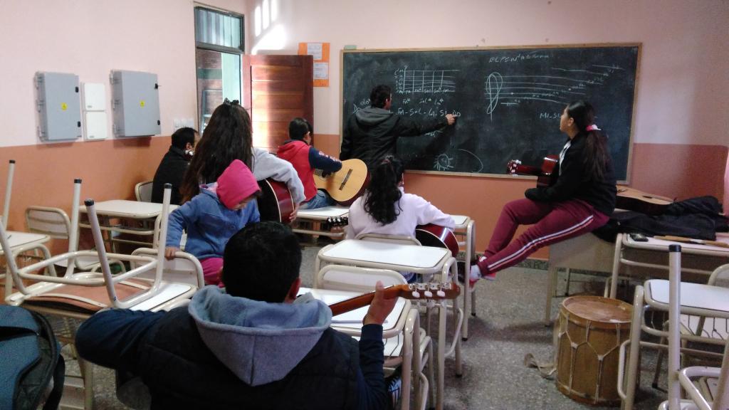 Col5178RioPiedr's tweet photo. #TePresentoAMiEquipo trabajando por los jóvenes de nuestra provincia @artydance23 @fguillesaavedra @Galle81Juan taller de música profe Miguel Martinez https://t.co/qggmnQ9jz7