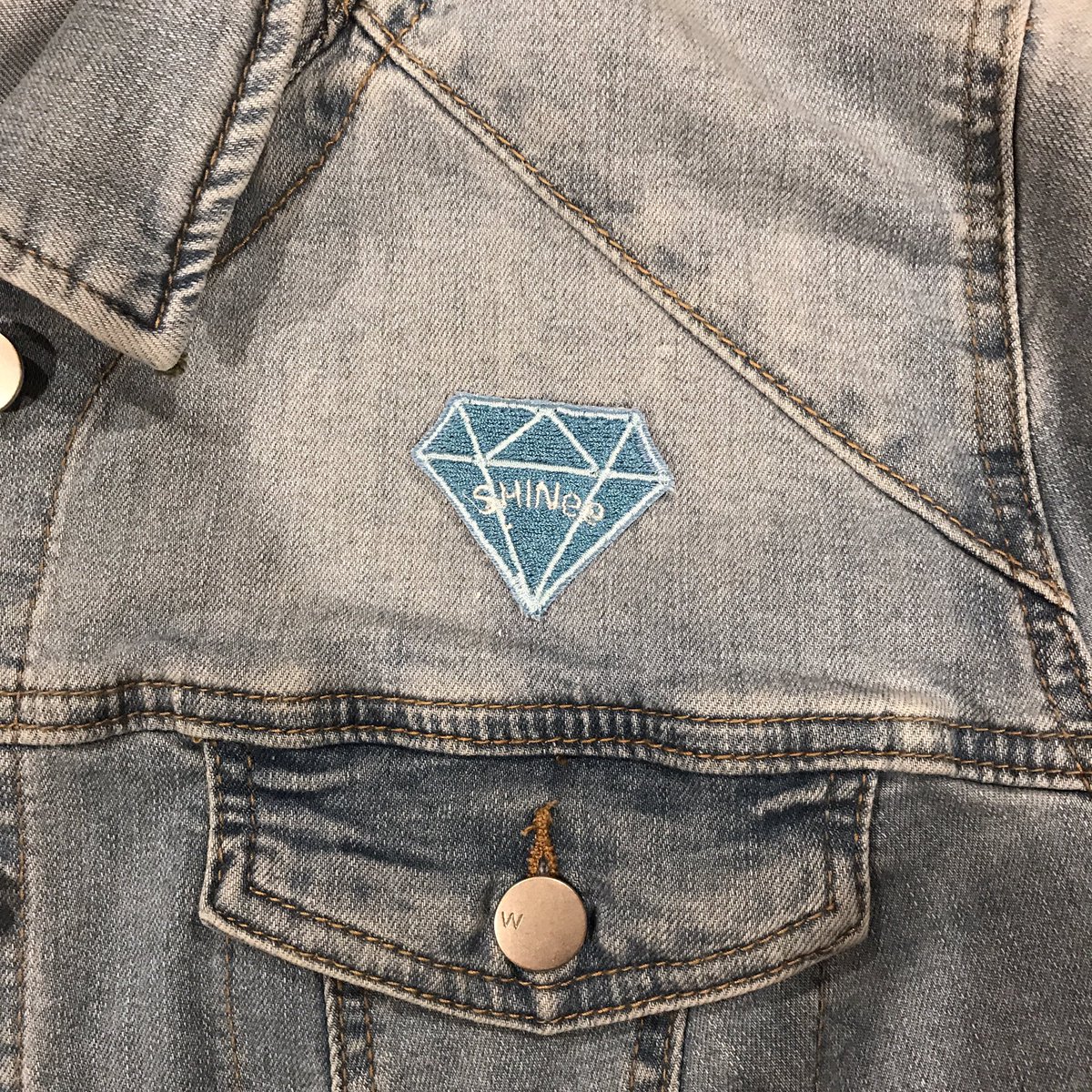 1919Susie's tweet photo. Finally got to add these super cute teal SHINee diamonds to my etsy!!!! Wear your Shawol pride right on your sleeve!! These embroidered patches are not iron-on, and must be sewn on!! Listed here:
https://t.co/kHqReNit8V
#etsy #exolansis #embroideredpatch #patch #shinee #shawol https://t.co/sATHK9Zw4E
