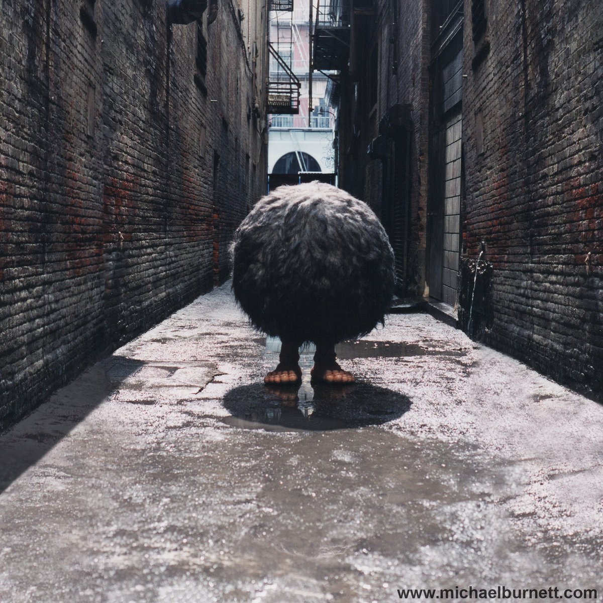 This was a bizarre series of commercials we worked on in the mid 90’s for ESPN. The Knowledge Ball,  this one being the largest, worn and puppeteered  by the amazing Debbie Carrington, who we lost earlier this year.
#espn #debbieleecarrington #spfx #spfxmakeup #creature