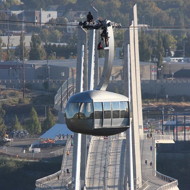 PortlandTram's tweet image. Join us at the Tram tomorrow - the pleasantest day this week.  We'll have fun and crafts for kids, temporary tattoos and activity books for all, plus the greatest ride in town.  11am - 3pm for Bridge-themed fun, 9am - 5pm for Tram rides.
📷: @GlaryRandy 
facebook.com/events/6080395…