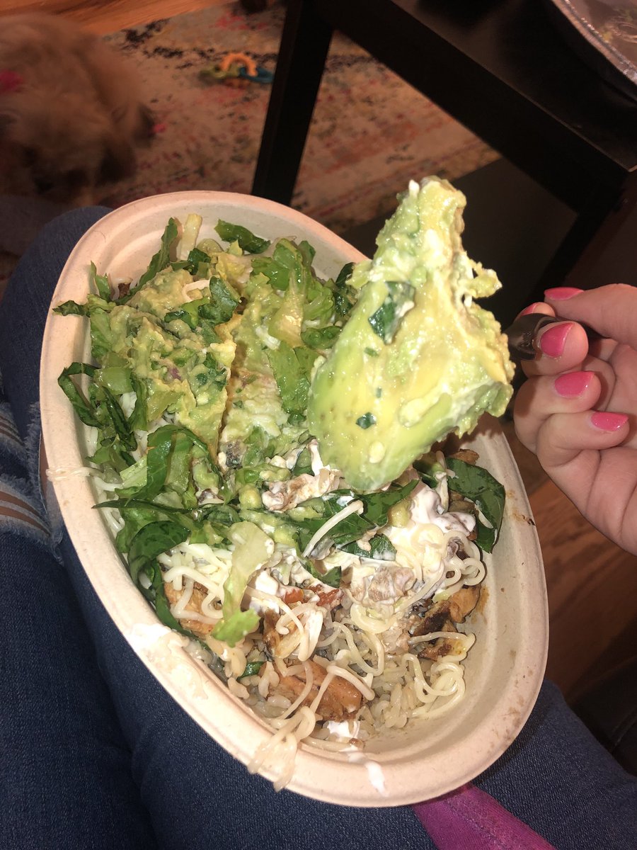 bethany_mako's tweet photo. paid extra for guac and all I got was this avocado😑😩 thanks @ChipotleTweets https://t.co/eAg9BjEl5D