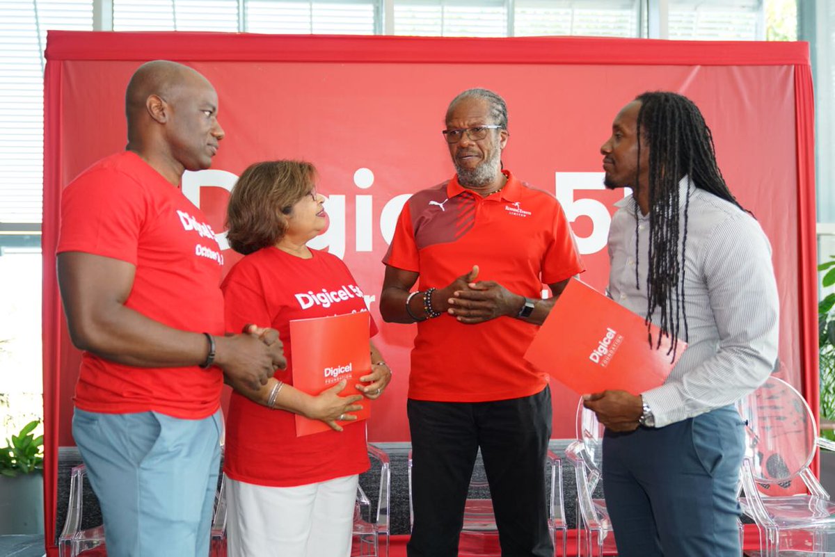 DIGICELJamaica's tweet photo. It's Run/Walk/Wheel/Fun time again with the Digicel 5K ON Saturday October 6, 2018.

Early bird registration is open now at https://t.co/ZtXfyNQjSp. #DigicelNight5K https://t.co/oJNQnJomng