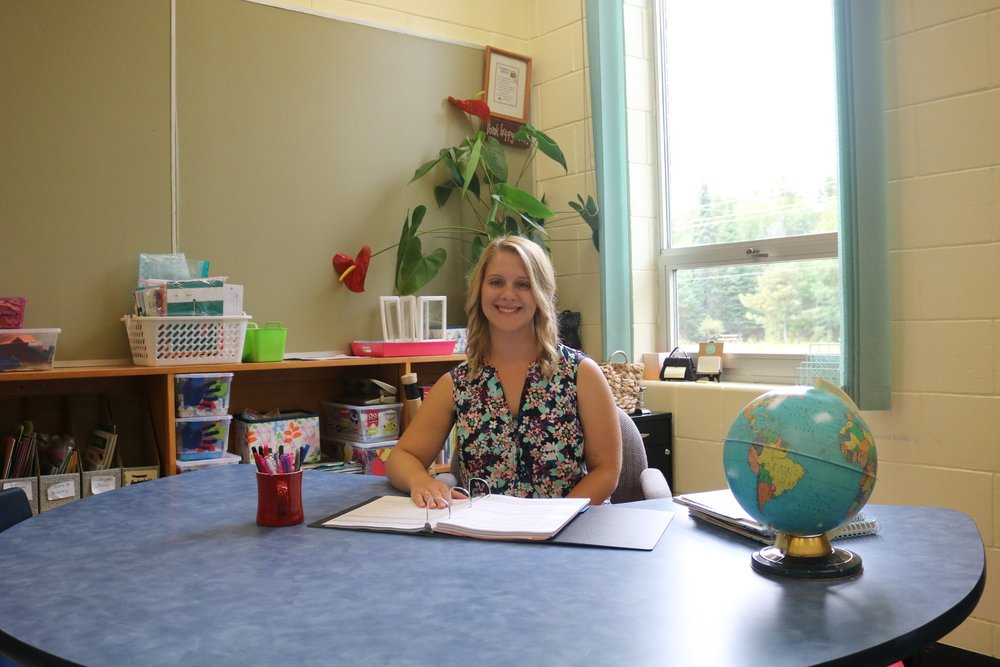 IgnaceOntario's tweet photo. Meet Alexis. After leaving Ignace to pursue her education, she returned to find meaningful employment as a teacher. #Ignace is an ideal place for young professionals like Alexis to find the perfect work-life balance. Find a healthy balance in Ignace.#ComeExploreOurPossibilities. https://t.co/KTsTfSXs9q