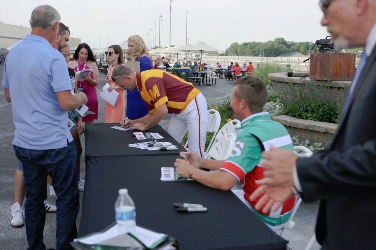 HoP_Racing's tweet photo. Oh, What a Night.........🏆💯

#FlashbackFriday #FlashbackToLastFriday #Patch25 #PlayHP https://t.co/S0ROV4dd67
