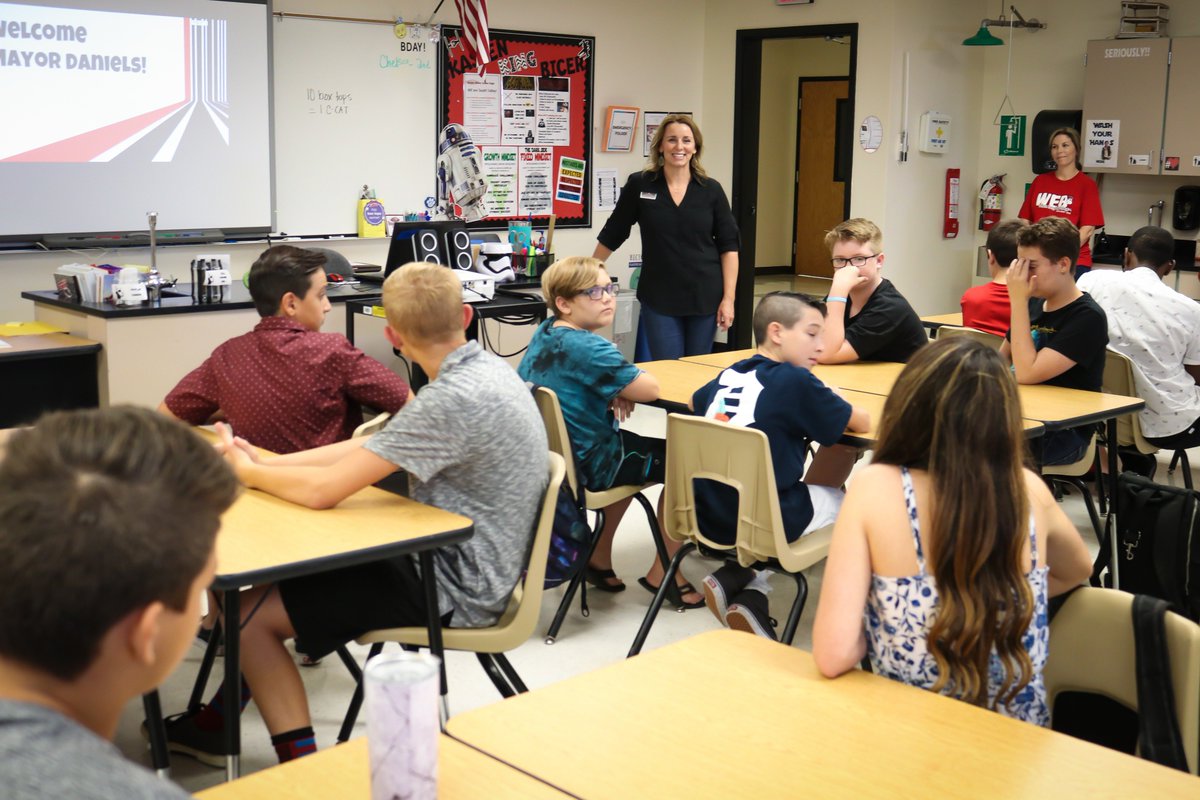 GPS_District's tweet image. “Be Your Best Self!" Thank you @GilbertAZMayor for inspiring our @SVJHSabercats Leadership Club today! #gratitude #lifeingilbert #wechooseGPS #ConnectCreateCare