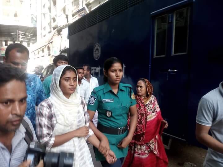 KabirHosenBD's tweet photo. #ReformQuotaBD 🇧🇩
#We_Want_Discrimination_Free_Bangladesh 👉Please #broadcast this #news to know #details from Bangladeshi #corespondent
#Free_Rashed #Free_Faruqe #Free_Jasim #Save_BD_Students #Save_Bangladesh #Human_Rights #BBC #CNN #CTN #ALJAZEERA
#NDTV #Time #bdNEWS24 https://t.co/7Q55qDAz2K