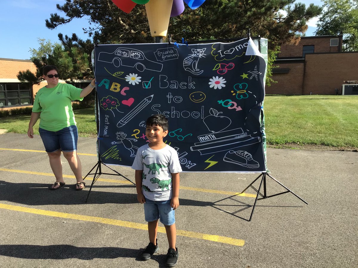 lwojope's tweet photo. Spaulding’s awesome PTO provided fun activities outside after yesterday’s Meet and Greet. Activities included a photo backdrop, food tasting, popsicles, face painting, and use of the playground equipment. T-shirts were available for purchase to support the organization as well. https://t.co/mRmo9V4cIP